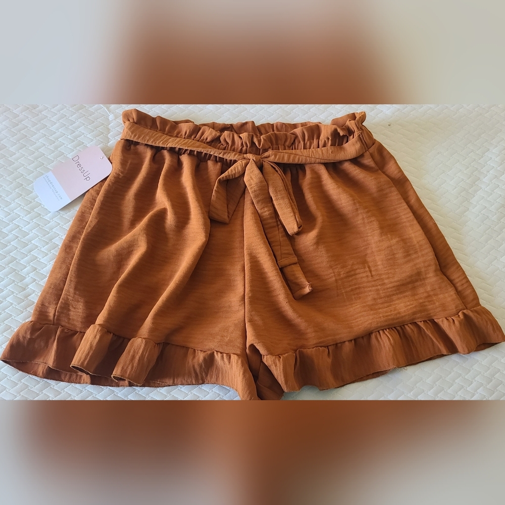 NWT Dress Up Camel Ruffle Shorts with Tie